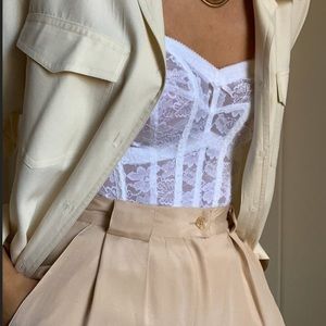 WHITE BUSTIER